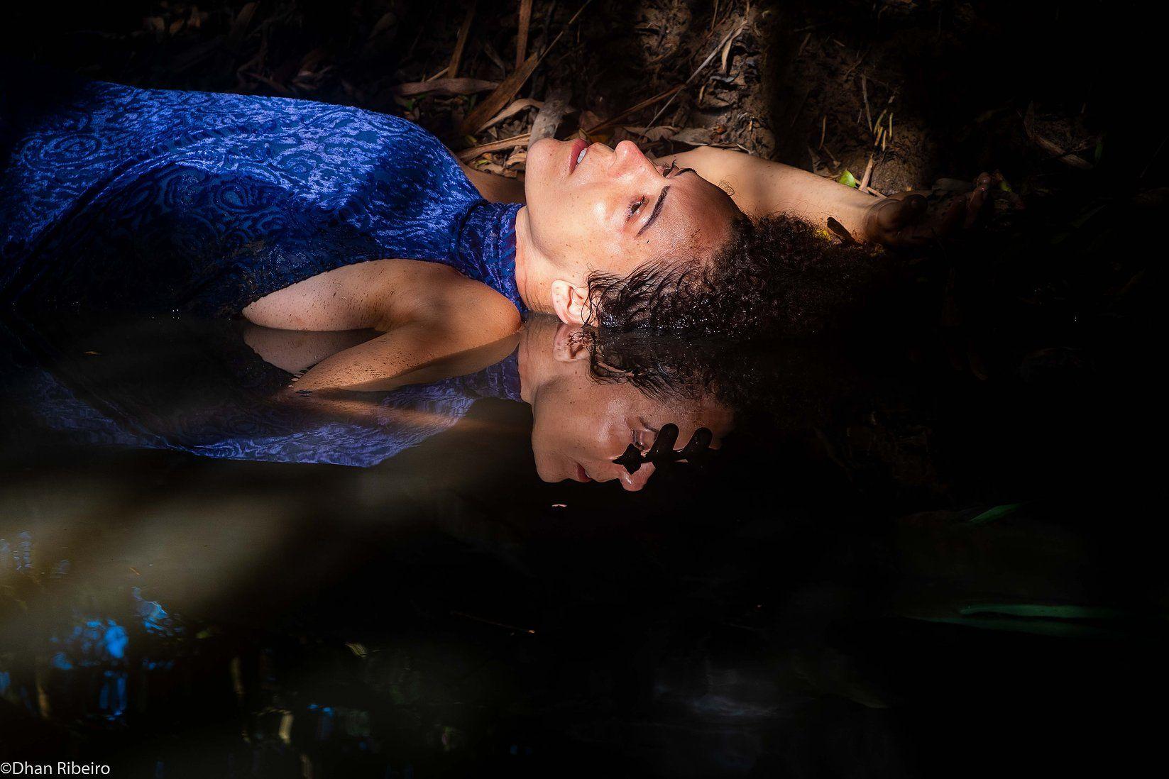 BIG SNAKE ZIGGZAGGING IN ME