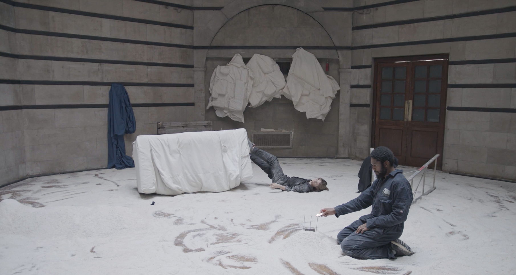 TRACES OF AN ABSENT BODY